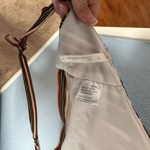 Halter crop top - Picture 2 of 4